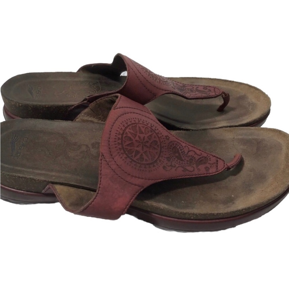 Dansko leather burgundy thong sandals. Size 38.